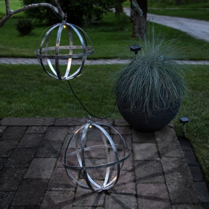die gro&szlig;e Solar Kugelleuchte ASTRI in 25 und 30cm auf der Terrasse Bild 6