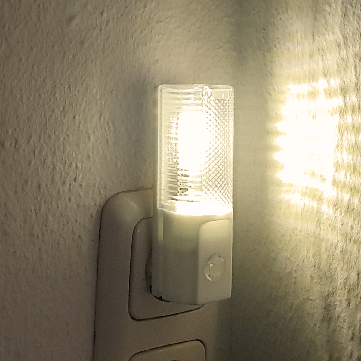 nur 1W mit weißen LEDs CT20784/3 3 x LED Nachtlicht mit Tag/Nacht-Sensor 230V